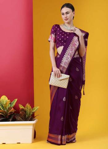 Grab These Festive Wear Saree in Fine Colored Pair With Blouse.These Saree And Blouse Are Fabricated On Banarasi Silk.Its Beautified With Wevon Gota Patti Designer Work.