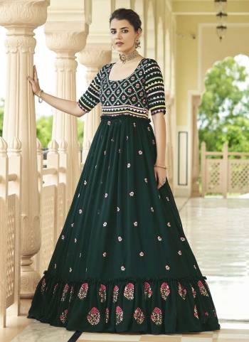 Grab These Gown in Fine Colored.These Gown is Fabricated On Georgette.Its Beautified With Shibori Printed,Sequance Embroidery Work.