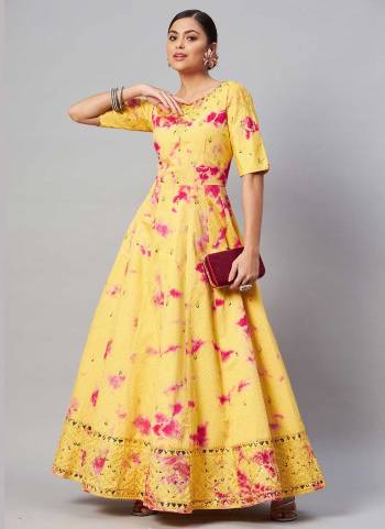 Grab These Anarkali Gown in Fine Colored.These Gown is Fabricated On Cotton.Its Beatified With Designer Shibori Printed,Sequance Embroidery Work.