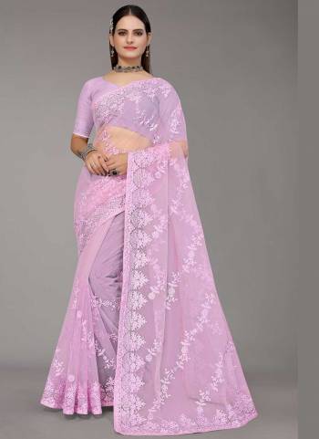 Grab These Fine Colored Saree Pair With Blouse.These Saree And Blouse Are Fabricated On Net.Its Beautified With Designer Murty Embroidery Work.