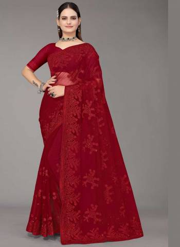 Grab These Fine Colored Saree Pair With Blouse.These Saree And Blouse Are Fabricated On Net.Its Beautified With Designer Murty Embroidery Work.