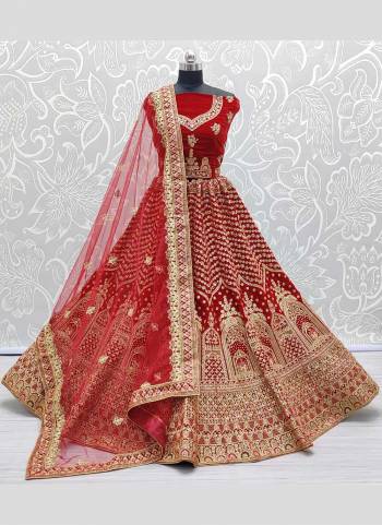 For A Designer Look,Grab These Heavy Designer Lehenga in Fine Colored Pair With Blouse And Dupatta.These Blouse And Lehenga Are Fabricated On Silk Pair With Organza Dupatta.Its Beautified With Heav Designer Work.