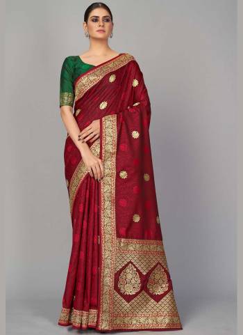 Grab These Fine Colored Saree Pair With Blouse.These Saree And Blouse Are Fabricated On Banarasi Silk.Its Beautified With Heavy Weaving  Designer Work.