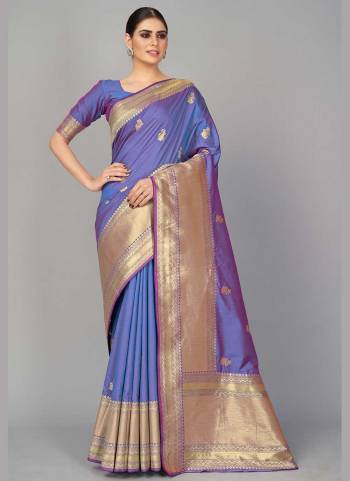 Grab These Fine Colored Saree Pair With Blouse.These Saree And Blouse Are Fabricated On Banarasi Silk.Its Beautified With Heavy Weaving  Designer Work.