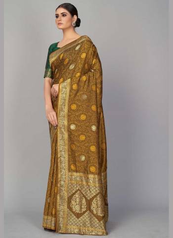 Grab These Fine Colored Saree Pair With Blouse.These Saree And Blouse Are Fabricated On Banarasi Silk.Its Beautified With Heavy Weaving  Designer Work.