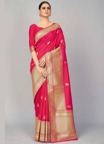 Grab These Fine Colored Saree Pair With Blouse.These Saree And Blouse Are Fabricated On Banarasi Silk.Its Beautified With Heavy Weaving  Designer Work.