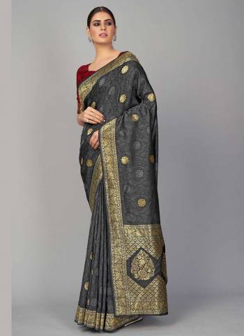 Grab These Fine Colored Saree Pair With Blouse.These Saree And Blouse Are Fabricated On Banarasi Silk.Its Beautified With Heavy Weaving  Designer Work.