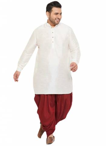 For A Festive Wear,Grab These Readymade Pair in Fine Colored.These Kurta And Paijama Are Fabricaed On Banglori Silk.Its Beautified With Solid Work.