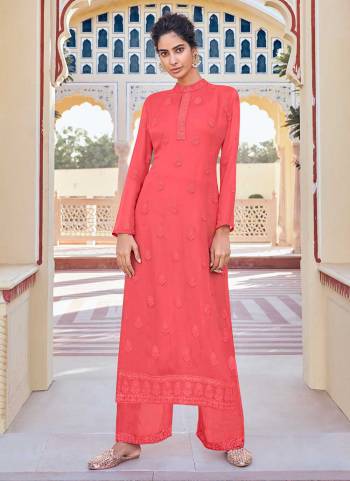 For A Beautiful Look,Grab These Readymade Pair in Fine Colored.These Top is Fabricated On Georgette Pair With Muslin Dupatta.Its Beautified With Designer Thread Embroidery Work.