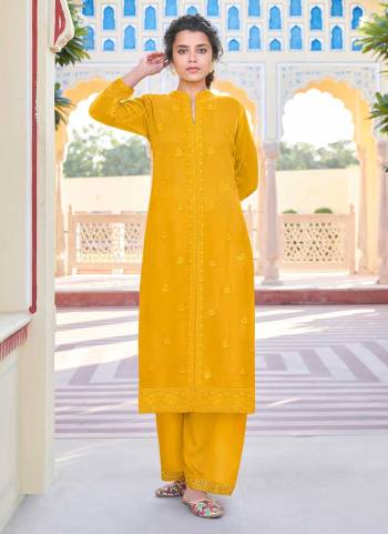 For A Beautiful Look,Grab These Readymade Pair in Fine Colored.These Top is Fabricated On Georgette Pair With Muslin Dupatta.Its Beautified With Designer Thread Embroidery Work.