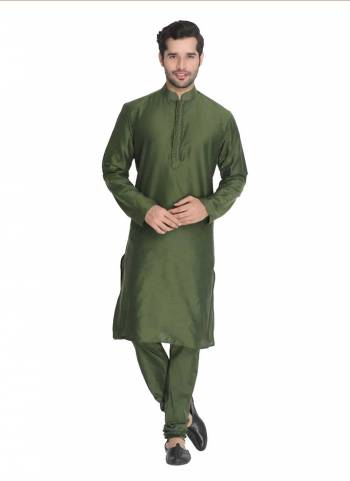 For A Festive Wear,Grab These Readymade Pair in Fine Colored.These Kurta And Paijama Are Fabricaed On Banglori Silk.Its Beautified With Solid Work.