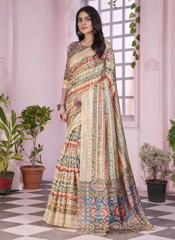 Grab These Saree in Fine Colored Pair With Blouse.These Lehenga And Blouse Are Fabricated On Georgette Brasso.Its Beautified With Hand Carved Burnouts Brasso,Printed Work.