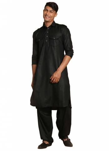 Grab These Traditional Wear Kurta And Paijama.These Kurta And Bottom Are Fabricated On Cotton.Its Beautified With Solid Work.Its Available in All Regular Size.