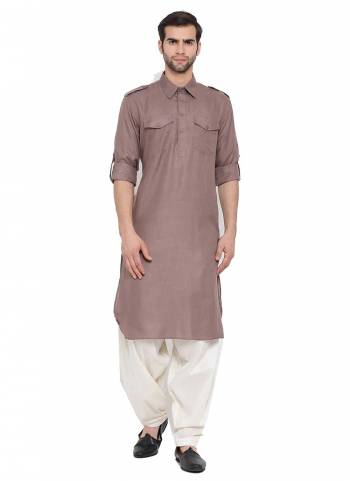 Grab These Traditional Wear Kurta And Paijama.These Kurta And Bottom Are Fabricated On Cotton.Its Beautified With Solid Work.Its Available in All Regular Size.