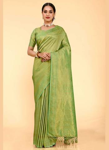 Grab These Saree in Fine Colored Pair With Blouse.These Saree And Blouse Are Fabricated On Kanjivaram Silk.Its Beautified With Heavy Wevon Designer Work .