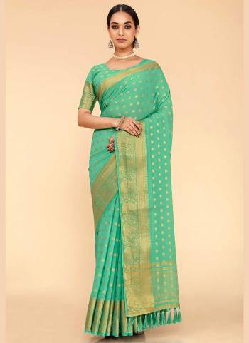 Grab These Saree in Fine Colored Pair With Blouse.These Saree and Blouse Are Fabricated On Georgette Silk.Its Beautified With Heavy Wevon Designer Work .