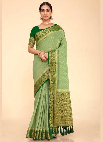 Grab These Saree in Fine Colored Pair With Blouse.These Saree and Blouse Are Fabricated On Georgette Silk.Its Beautified With Heavy Wevon Designer Work .