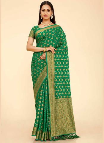 Grab These Saree in Fine Colored Pair With Blouse.These Saree And Blouse Are Fabricated On Georgette Silk.Its Beautified With Heavy Wevon Jari Designer Work .