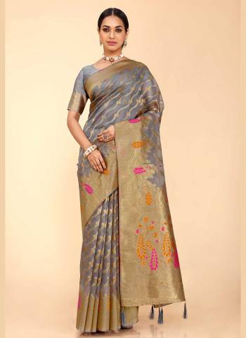 Grab These Saree in Fine Colored Pair With Blouse.These Saree and Blouse Are Fabricated On Organza.Its Beautified With Heavy Wevon Designer Work .