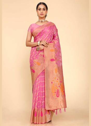 Grab These Saree in Fine Colored Pair With Blouse.These Saree and Blouse Are Fabricated On Organza.Its Beautified With Heavy Wevon Designer Work .