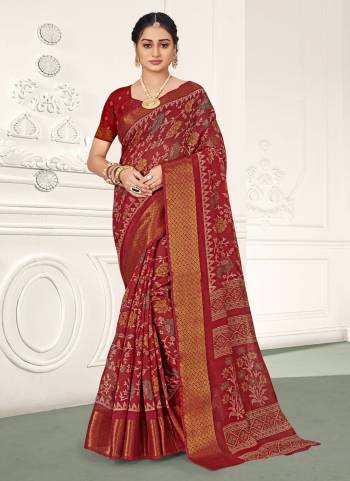 Grab These Saree in Fine Colored Pair With Blouse.These Saree and Blouse Are Fabricated On Cotton.Its Beautified With Heavy Designer Printed Work .