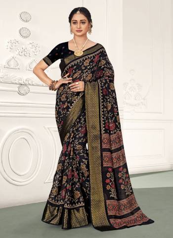 Grab These Saree in Fine Colored Pair With Blouse.These Saree and Blouse Are Fabricated On Cotton.Its Beautified With Heavy Designer Printed Work .