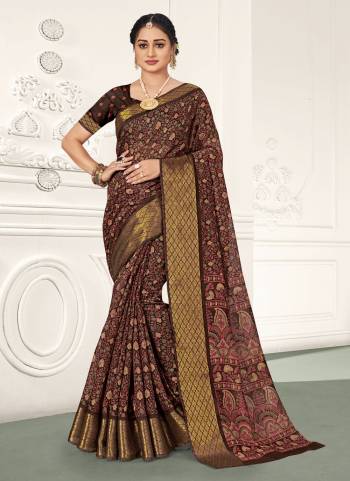 Grab These Saree in Fine Colored Pair With Blouse.These Saree and Blouse Are Fabricated On Cotton.Its Beautified With Heavy Designer Printed Work .