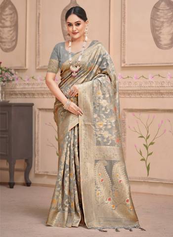 Grab These Saree in Fine Colored Pair With Blouse.These Saree and Blouse Are Fabricated On Organza.Its Beautified With Heavy Designer Woven Zari Work .