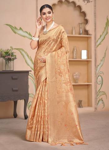 Grab These Saree in Fine Colored Pair With Blouse.These Saree and Blouse Are Fabricated On Organza.Its Beautified With Heavy Designer Woven Zari Work .