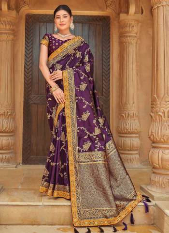 Grab These Beautiful Colored Saree Pair With Blosue.These Saree And Blouse Are Fabricated On Banarasi Silk.Its Beautified With Weaving Designer,Embroidery Border Work.