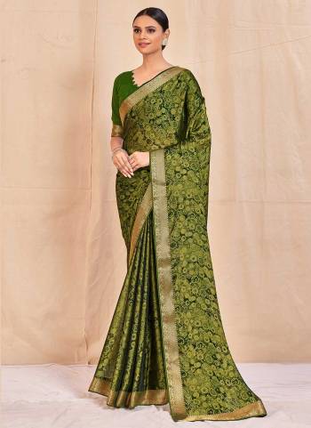 Grab These Fine Colored Saree Pair With Blouse.These Saree is Fabricated On Chiffon Pair With Banglori Silk Blouse.Its Beautified With Designer Printed Work.