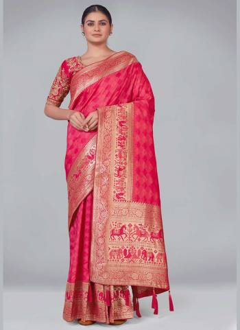 Grab These Festive Wear Saree in Fine Colored Pair With Blouse.These Saree And Blouse Are Fabricated On Banarasi Silk.Its Beautified With Wevon Designer,Embroidery Work.