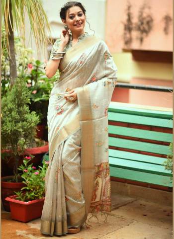 Grab These Saree in Fine Colored Pair With Blouse.These Saree And Blouse Are Fabricated On Tussar Silk.Its Beautified With Wevon Border Designer,Printed Work.