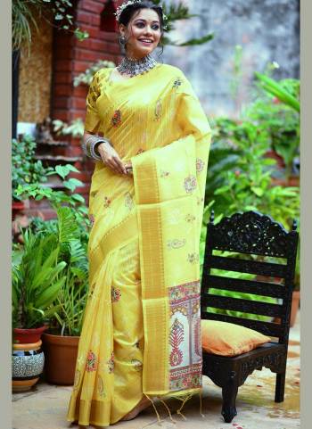 Grab These Saree in Fine Colored Pair With Blouse.These Saree And Blouse Are Fabricated On Tussar Silk.Its Beautified With Wevon Border Designer,Printed Work.