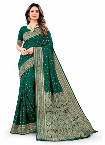 Grab These Casual Wear Saree in Fine Colored.These Saree And Blouse Are Fabricaed On Litchi Silk.Its Beautified With Heavy Jari Wevon Jacquard Designer Work.