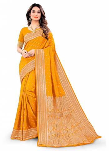 Grab These Casual Wear Saree in Fine Colored.These Saree And Blouse Are Fabricaed On Litchi Silk.Its Beautified With Heavy Jari Wevon Jacquard Designer Work.