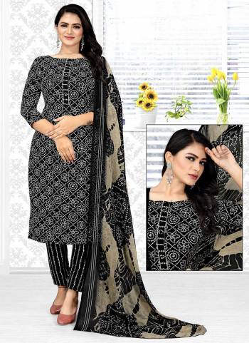 Grab These Casual Wear Suit in Fine Colored.These Top And Bottom Are Fabricated On Cotton Pair With Chiffon Dupatta.Its Beautified With Designer Printed,Nack Button Work.