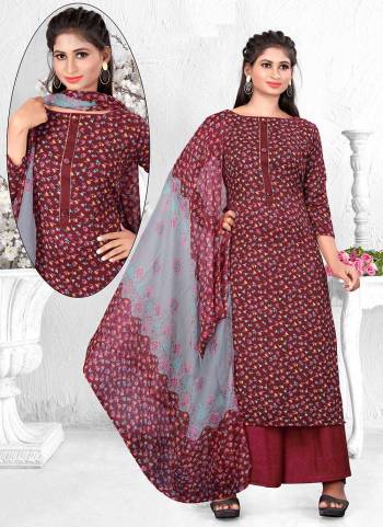 Grab These Casual Wear Suit in Fine Colored.These Top And Bottom Are Fabricated On Cotton Pair With Chiffon Dupatta.Its Beautified With Designer Printed,Nack Button Work.