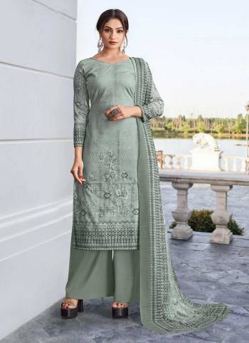 For A Festive Wear,Grab These Suit in Fine Colored.These Top is Fabricated On Cotton Pair With Cambric Cotton Bottom And Cotton Dupatta.Its Beautified With Digital Printed,Hand Aari,Diamond Work.