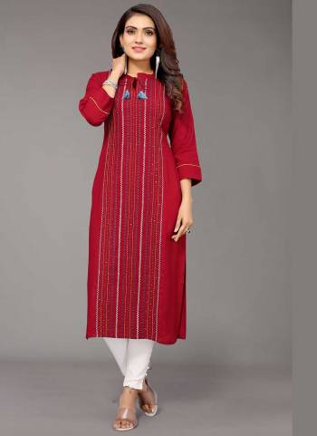 Grab These Beautiful Colored Kurti.These Kurti is Fabricated On Viscose Rayon Come With Thread Embroidery Work.