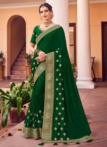 For A Beautiful Look,Grab These Saree in Fine Colored Pair With Blouse.These Saree is Fabricated On Vichitra Silk Pair With Phantom Silk Blouse.Its Beautified With Designer Jari Embroidery Work. 