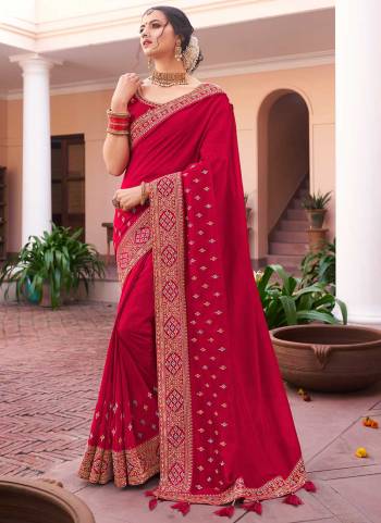 For A Beautiful Look,Grab These Saree in Fine Colored Pair With Blouse.These Saree is Fabricated On Vichitra Silk Pair With Phantom Silk Blouse.Its Beautified With Designer Jari Embroidery Work. 