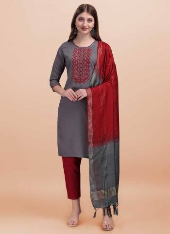 For A Casual Wear,Grab These Readymade Suit in Fine Colored.These Top And Botom Are Fabricated On Slub Cotton Pair With Cotton Silk Dupatta.Its Beautified With Designer Embroidery Work.