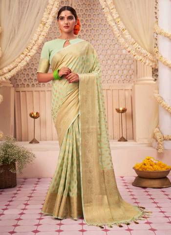 Grab These Fine Colored Saree Pair With Blouse.These Saree And Blouse Are Fabricated On Georgette.Its Beautified With Wevon Designer Work.