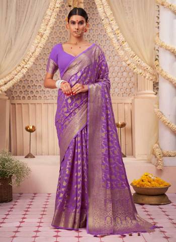 Grab These Fine Colored Saree Pair With Blouse.These Saree And Blouse Are Fabricated On Georgette.Its Beautified With Wevon Designer Work.