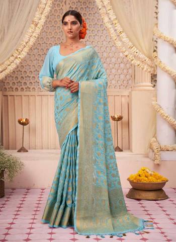 Grab These Fine Colored Saree Pair With Blouse.These Saree And Blouse Are Fabricated On Georgette.Its Beautified With Wevon Designer Work.