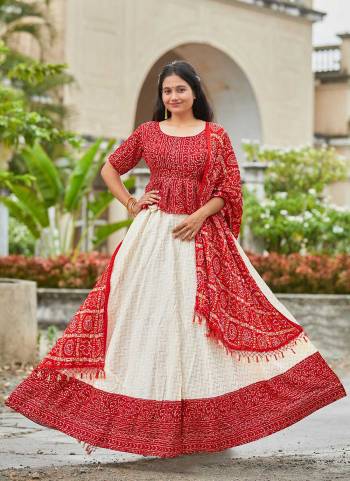 For A Different Look,Grab These Readymade Lehenga Choli in Fine Colored.These Lehenga And Blouse Are Fabricated On Cotton Satin Pair With Muslin Dupatta.Its Beautified WIth Bandhej Printed Designer Work.