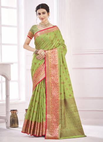 Grab These Festive Wear Saree in Fine Colored Pair With Blouse.These Saree And Blouse Are Fabricated On Handloom Cottonk.Its Beautified With Weaving Jacquard Designer Work.