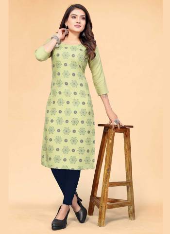 For A Casual Wear,Grab These Readymade Kurti in Fine Colored.These Kurti is Fabricated On Cotton Sulb.Its Beautified With Designer Printed Work.