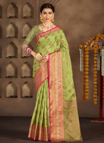 Grab These Saree in Fine Colored pair With Blouse.These Saree And Blouse Are Fabricated On Handloom Cotton.Its Beautified With Heavy Wevon Designer Work.